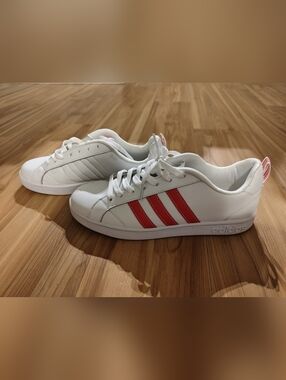 adidas Court White And Red - Size 8.5 Mens